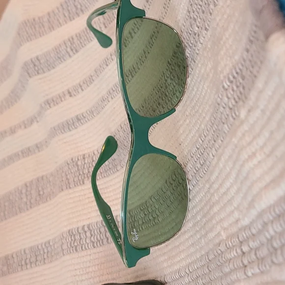 NWT Adorable Green Ray-Bans